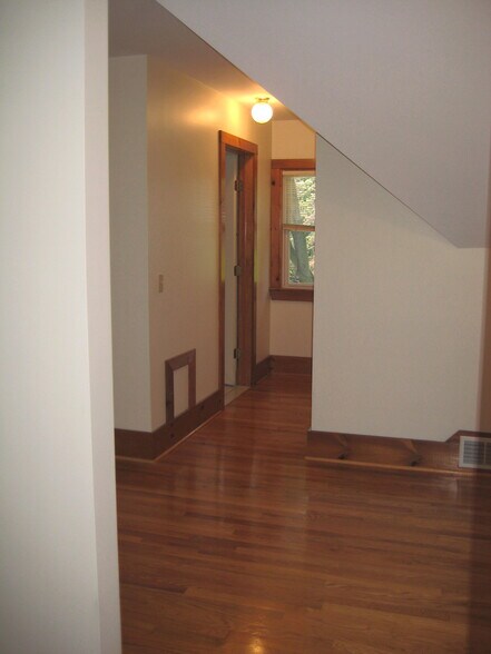 Building Photo - 280 S Goodman St