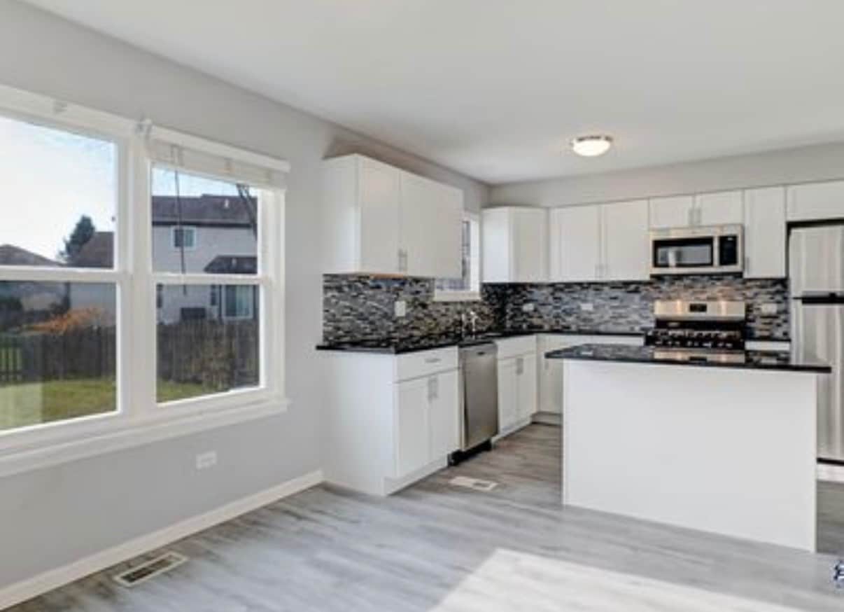 Building Photo - 486 Buckingham Dr