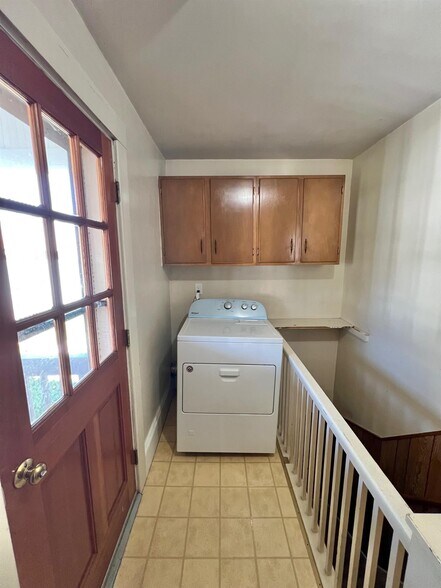 Building Photo - 16 Alexander Ave