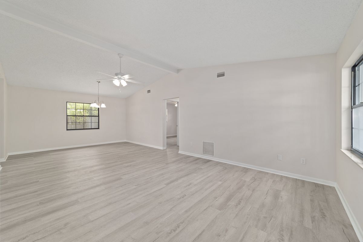Building Photo - 2220 NE 41st St