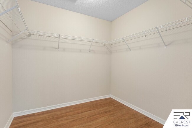 Building Photo - 71 Wellwood Ln