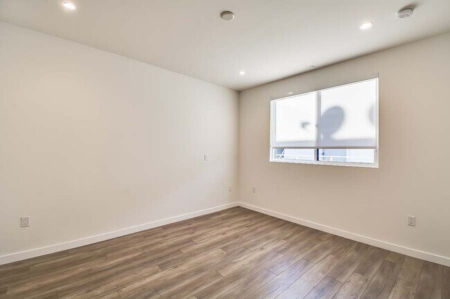 Building Photo - 14822 Magnolia Blvd
