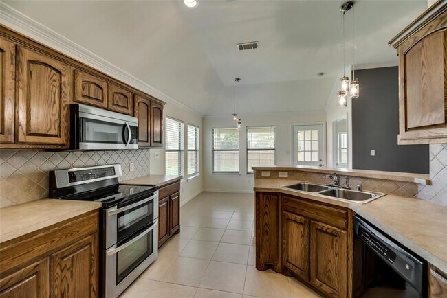 Building Photo - 121 Price Cir