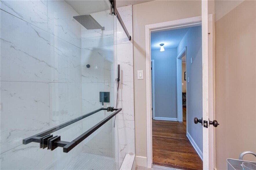 Building Photo - 2418 Brookdale Dr NE