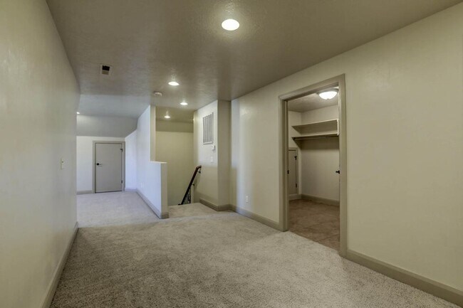 Building Photo - Beautifully Designed 5 Bedroom Home in Was...