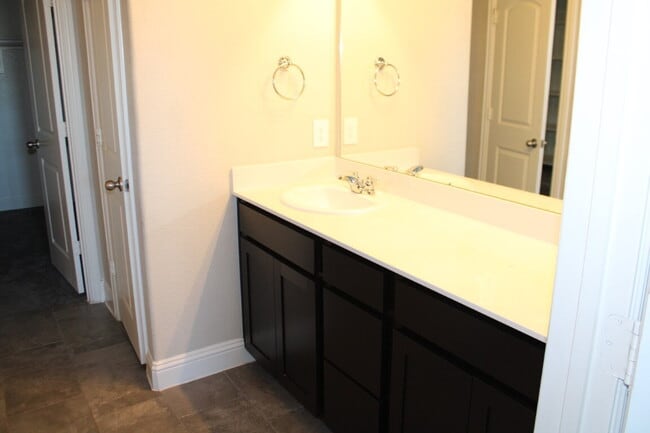 Building Photo - 1995 Ocelot St