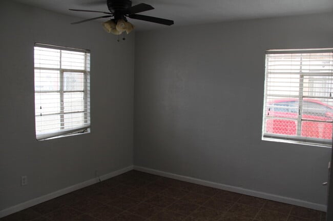 Building Photo - 8907 Old County Dr