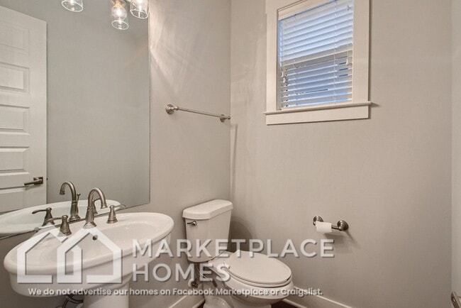 Building Photo - 1802 Porter Ave