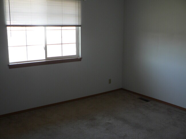 Building Photo - 105 Wood Ct