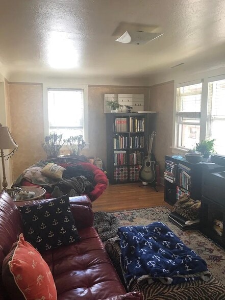 Building Photo - 340 S Grand Ave