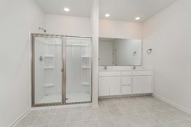 Building Photo - 5907 Crossview Dr
