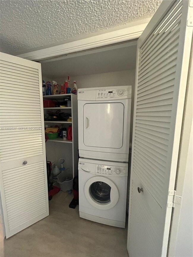 Building Photo - 4017 N Cypress Dr