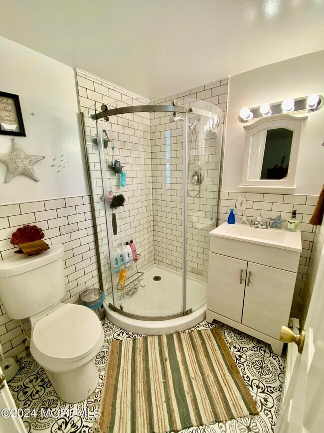 Building Photo - 364 Westwood Ave