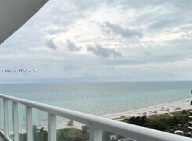 Building Photo - 2457 Collins Ave