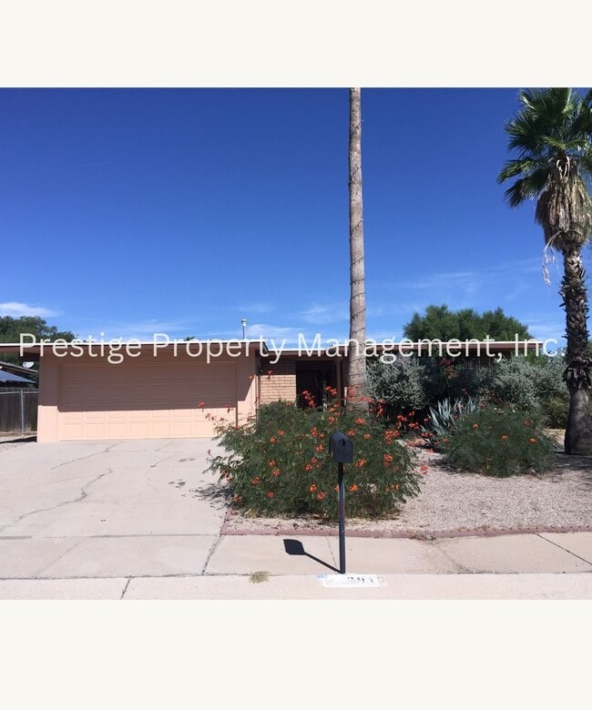 Building Photo - 3bd/2ba home tucked away in Northwest Tucs...