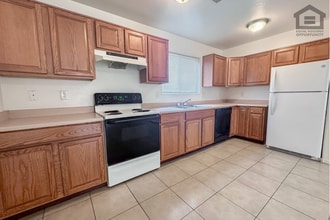 Building Photo - 2 Bed/1 bath Downstairs Apartment at 40th St/Bell Rd