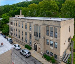 Building Photo - 1 Bedroom Unit in Brighton Heights, 15212