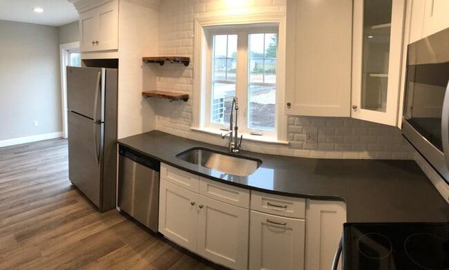 2BD/1.5BA - 6 Stewart Dr