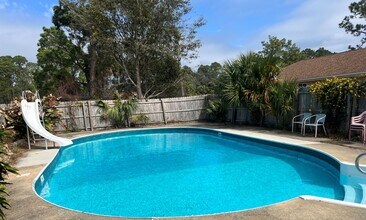 Building Photo - Spectacular 3 bedroom / 2 bath Single Fami...