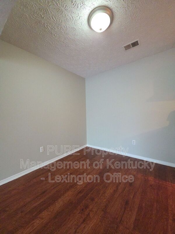 Building Photo - 352 Redding Rd