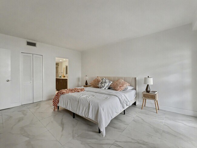 Building Photo - 3475 S Ocean Blvd