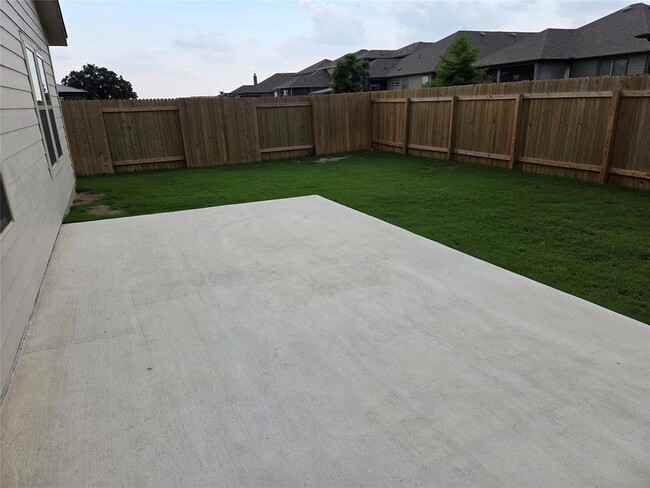 Building Photo - 208 Comet Pointe Dr
