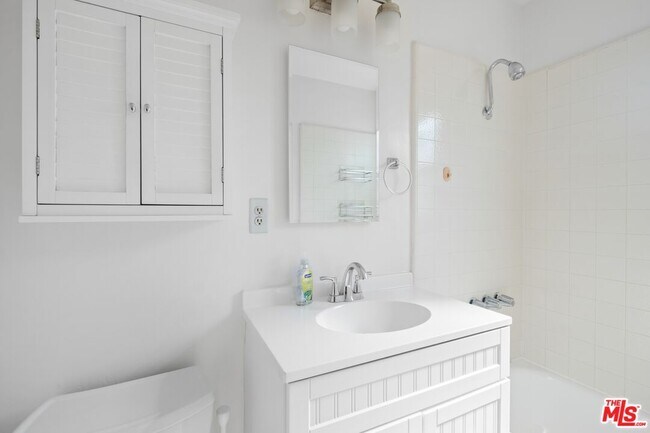 Building Photo - 3493 Meier St