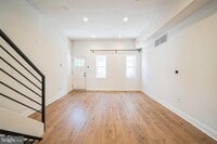 Building Photo - 840 Leland St