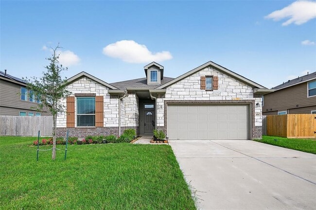 Primary Photo - 206 White Wing Ln