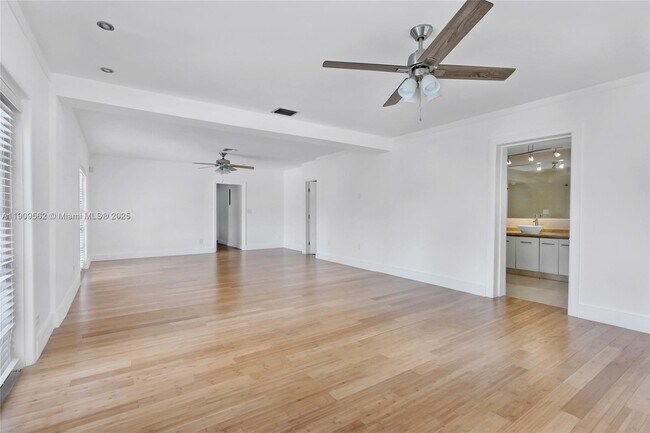 Building Photo - 13820 SW 82nd Ave