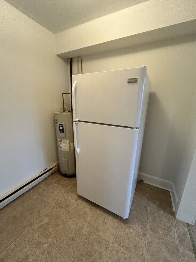 Building Photo - Move In Special- Move in 5/29 and get 1/2 off first months rent! 1 Bedroom 1 Bathroom Apartment i...