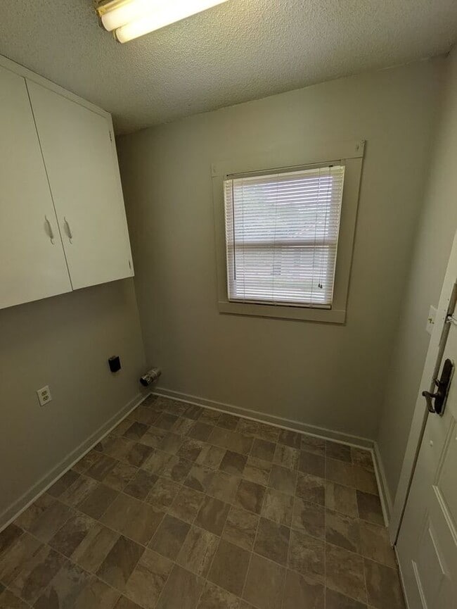 Building Photo - 2BD/2BA House in Hickory