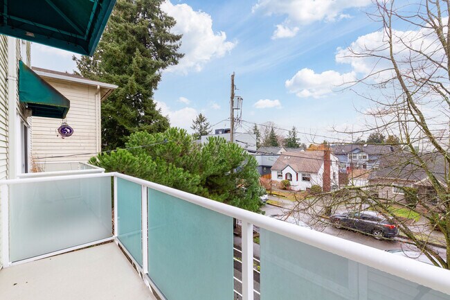 Building Photo - 9221 Interlake Ave N