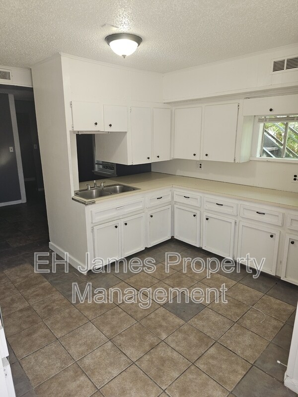 Building Photo - 217 N Wilson Ave