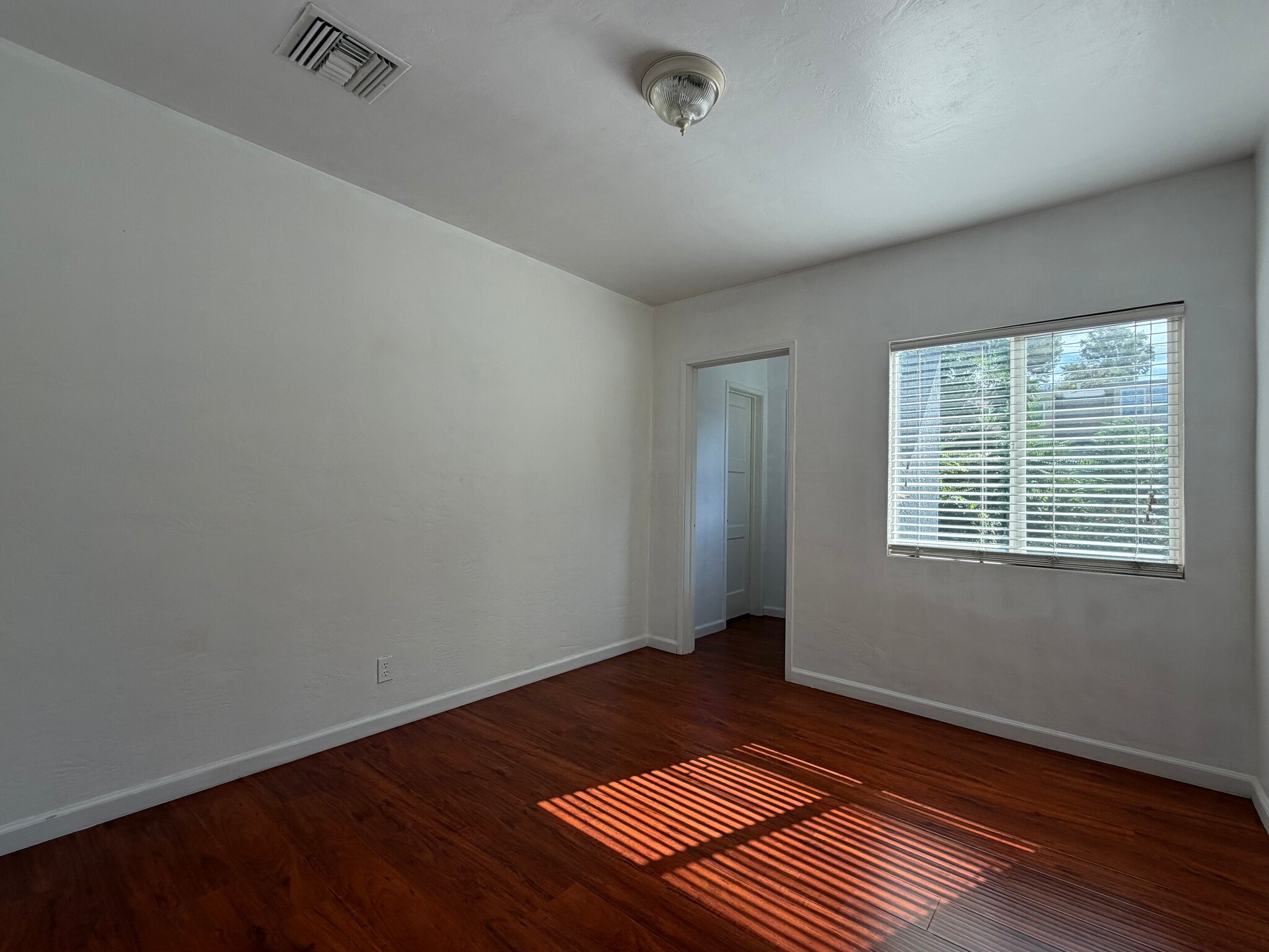 Building Photo - 10328 Silverton Ave
