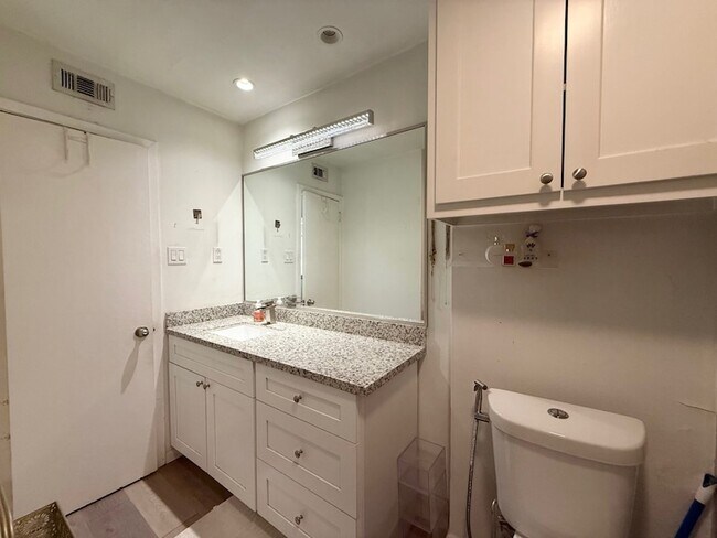 Building Photo - 8211 Katy Fwy