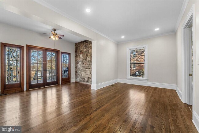 Building Photo - 311 W Main St