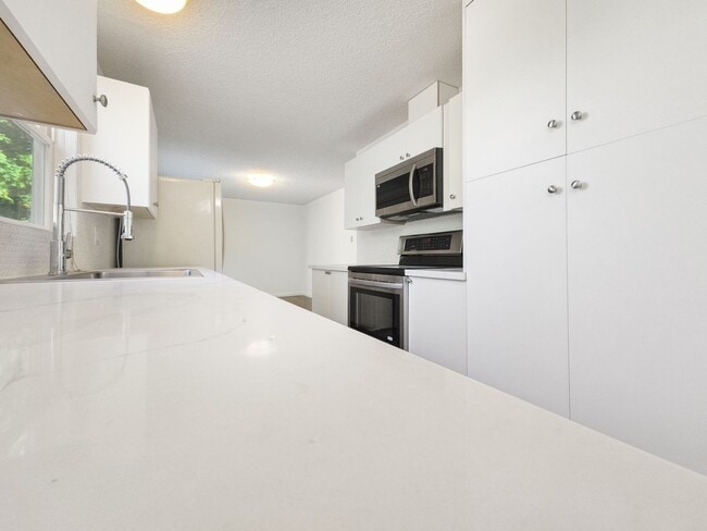 Building Photo - Charming Rambler Retreat Near Robinswood Park