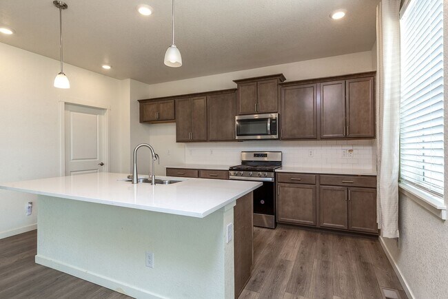 Building Photo - 15898 Little Bluestem Rd