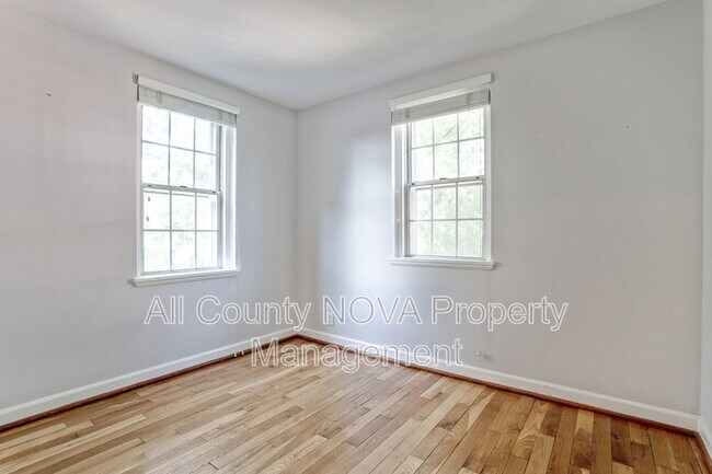 Building Photo - 2925 S Dinwiddie St