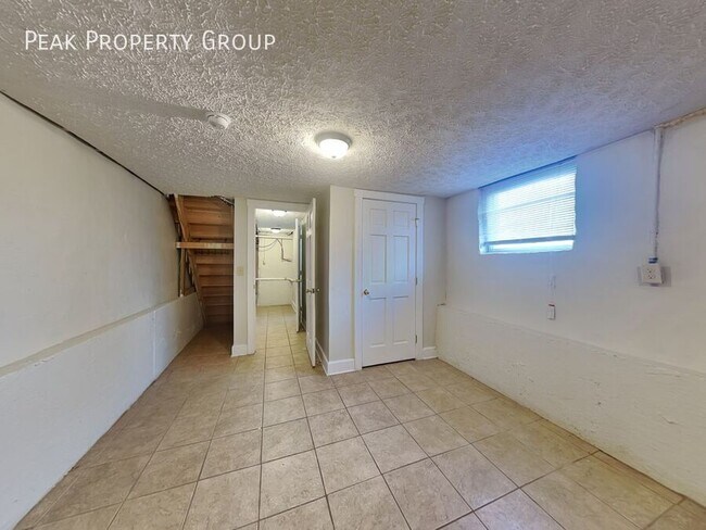 Building Photo - 1393 Indianola Ave