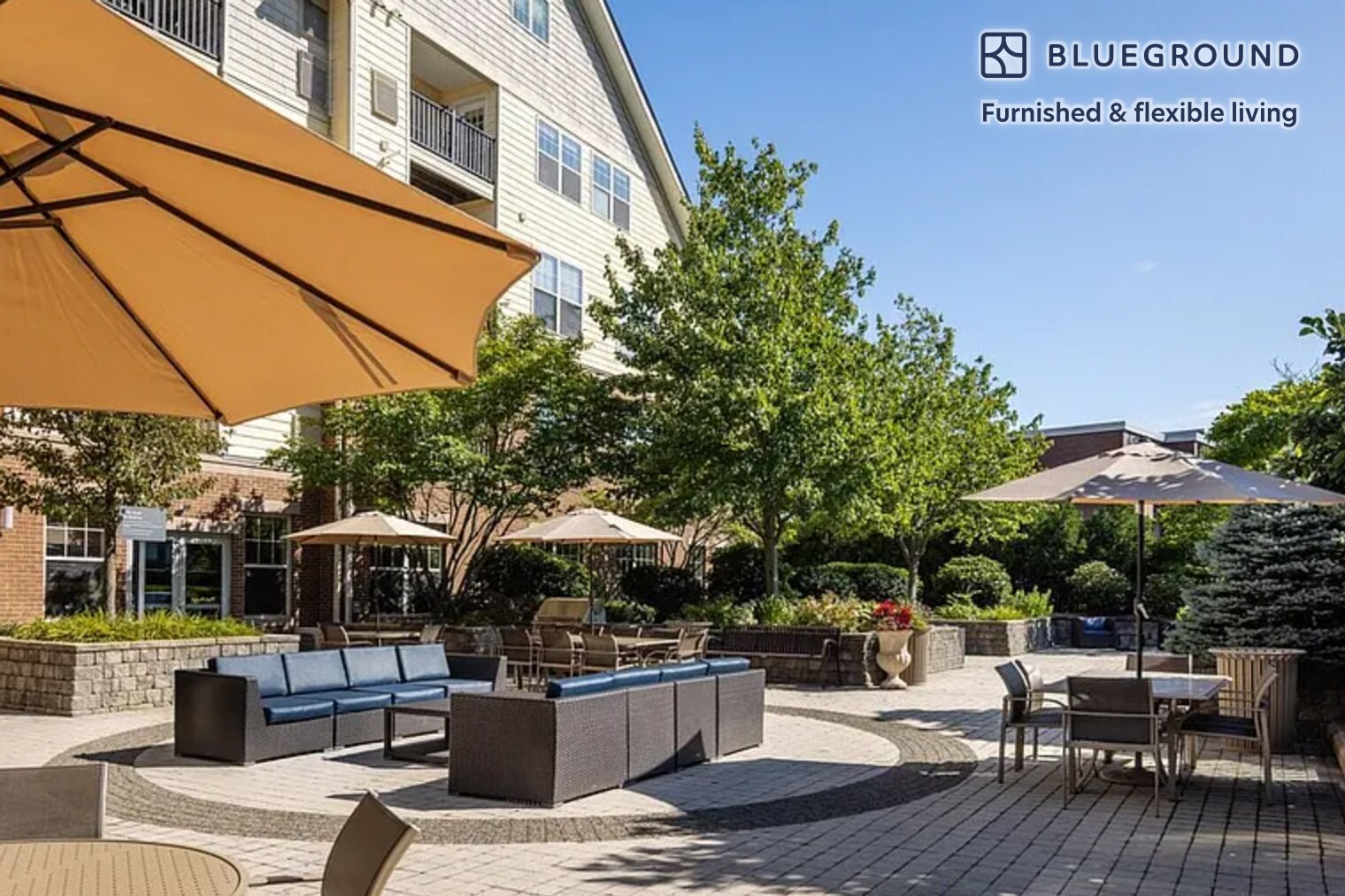 Building Photo - 160 Boylston St