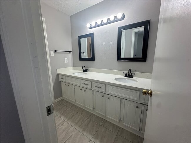 Building Photo - 11610 Cypresswood Dr