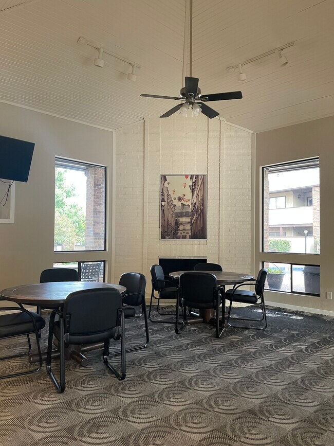 Building Photo - 1200 Harwell Dr