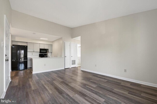Building Photo - 8610 Beekman Pl
