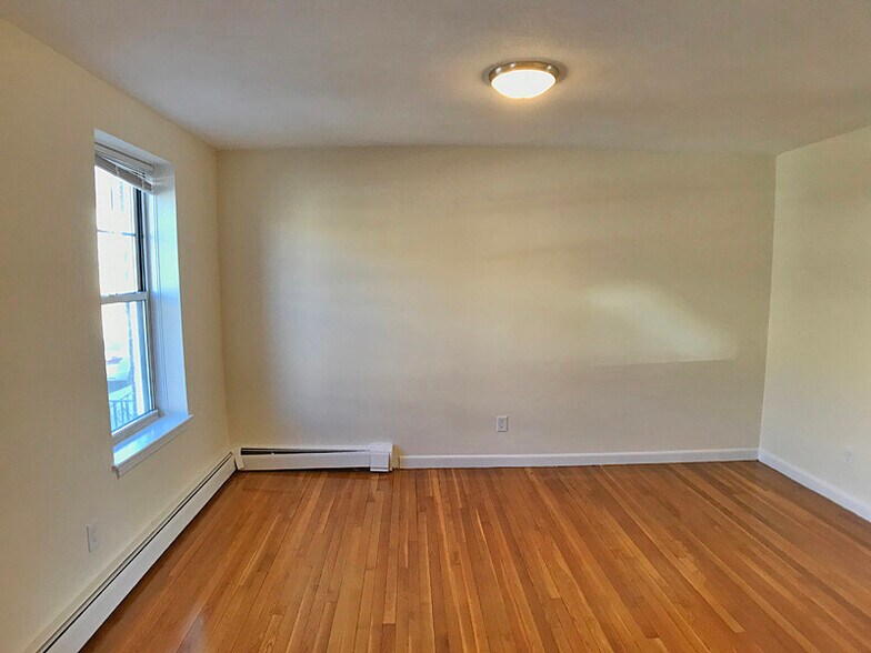 Building Photo - 168 N Beacon St