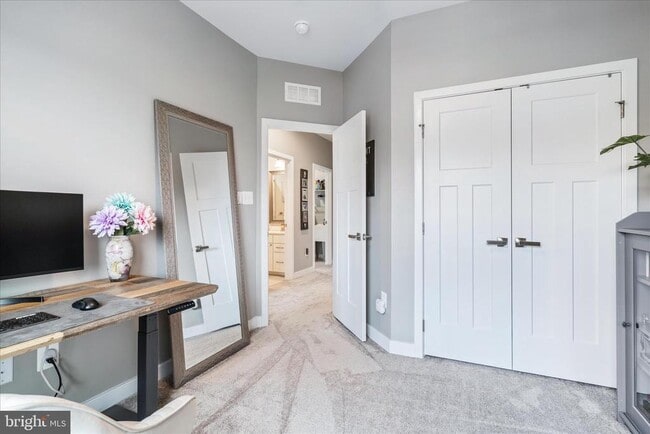 Building Photo - 5924 Pecking Stone St