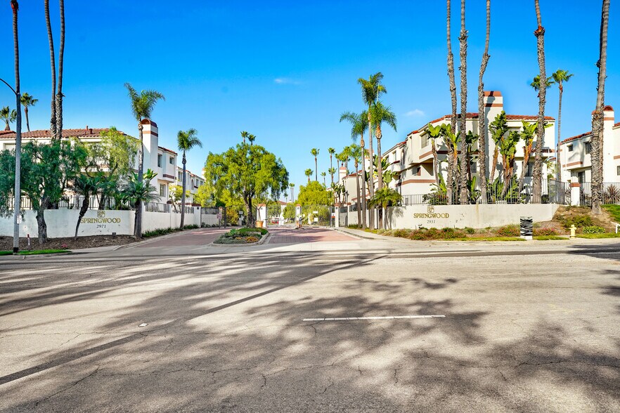 Building Photo - 2971 Plaza del Amo