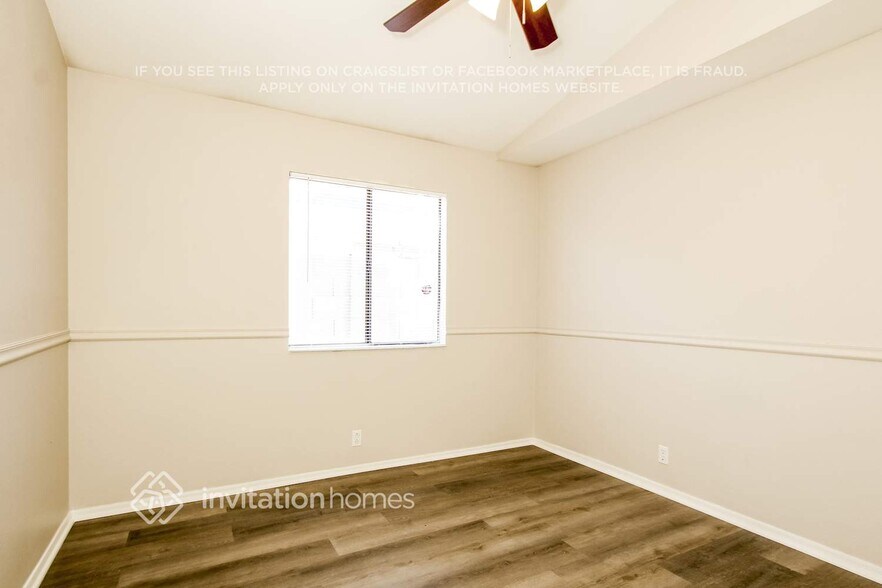 Building Photo - 8910 W Vale Dr