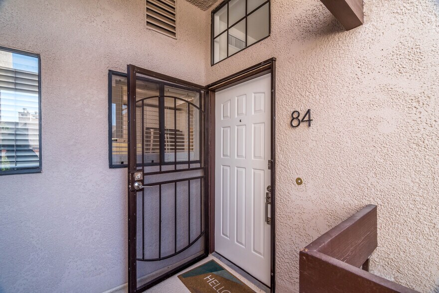 Building Photo - 2601 S Broadmoor Dr